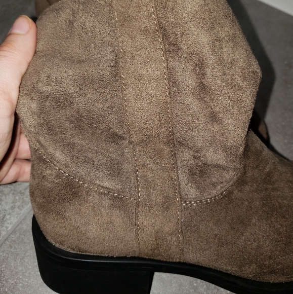 NWOT Brown Suede Boots Size 6 - Picture 2 of 4